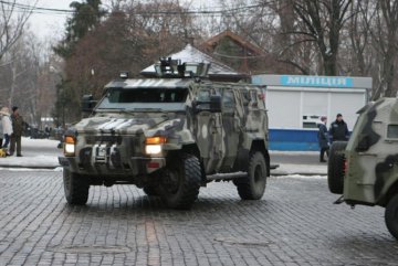 Режим ЧС: силовики взяли под охрану города Украины