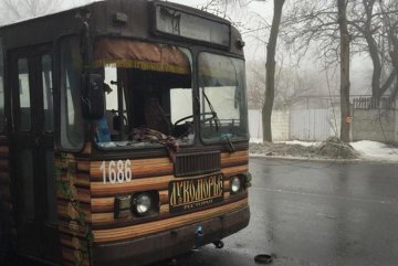 В Донецке вновь обстреляли троллейбус и пункт выдачи гуманитарки. Есть жертвы