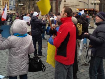 В Праге активисты пикетировали посольство России