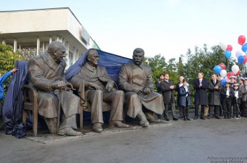 Оккупанты установили в Ялте памятник Сталину (ФОТО)