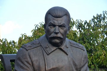 Оккупанты установили в Ялте памятник Сталину (ФОТО)