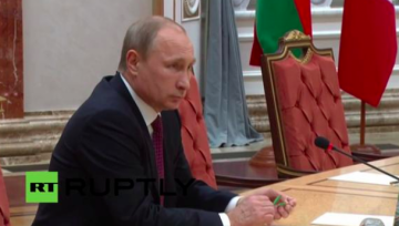 Путин на переговорах в Минске сломал ручку