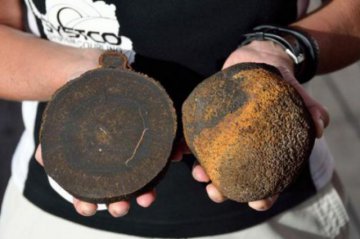 В Атлантическом океане найдены древние металлические шары (ФОТО)