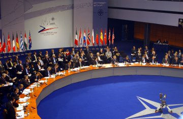 РФ несет угрозу для стран НАТО - Эдриан Брэдшоу