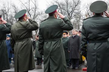 Президент "выпустил" пополнение украинской армии