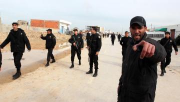 В Тунисе боевики напали на военных, есть жертвы