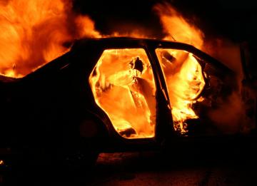 В Киеве ночью горели машины (ВИДЕО)