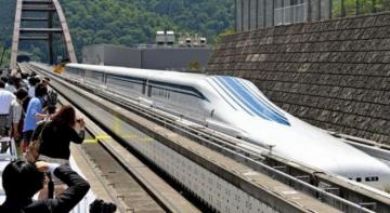 Японский поезд на магнитной подушке побил рекорд скорости