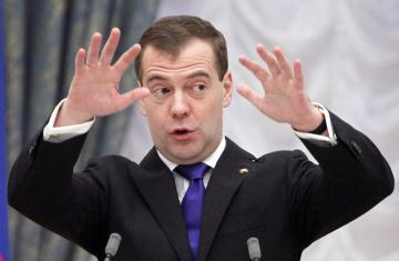 Медведев обеспокоен ущербом от санкций против РФ