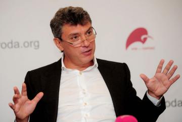 Подозреваемый в убийстве Немцова под арестом до конца лета