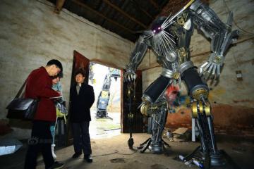 Китайские фермеры заработали более $160 тысяч, создавая скульптуры "Трансформеров"