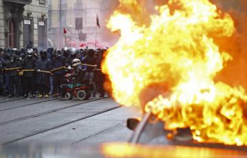 Протесты антиглобалистов в Италии завершились массовыми беспорядками 