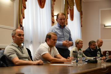 Веселовский объяснил, что Кучма и Медведчук делают в Минске