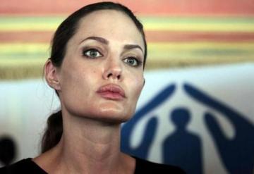 Анджелина Джоли - плохой пример для подражания