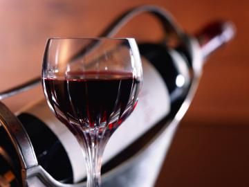 Красное вино может защитить от кариеса
