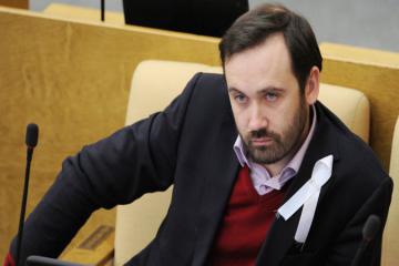Российский депутат, не поддержавший аннексию Крыма, был "застрелен", но уже "воскрес"