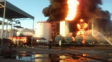 Пожар на нефтебазе в Киеве охватил всю площадь объекта