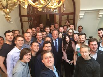 Лавров посетил офис "ВКонтакте" и открыл официальную страничку ведомства (ФОТО)