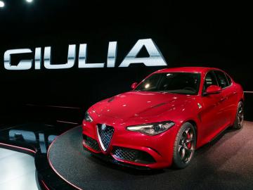 В Alfa Romeo рассекретили новейший спортивный седан (ФОТО)