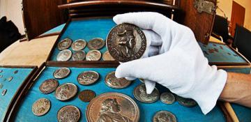 Чешский нумизмат приобрел золотую монету весом в килограмм