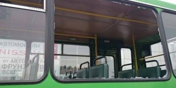 В Харькове неизвестные обстреляли две маршрутки с пассажирами (ФОТО)