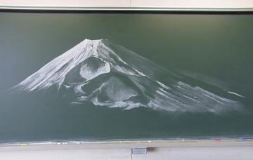 Юные японцы создали невероятные картины на школьных досках (ФОТО) 