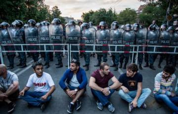 В Армении не утихают акции протеста (ФОТО)