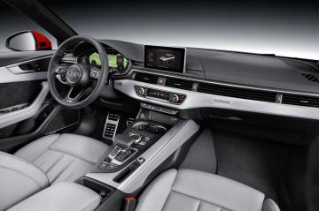 Немецкая компания Audi официально презентовала новые седан и универсал A4 (ФОТО)