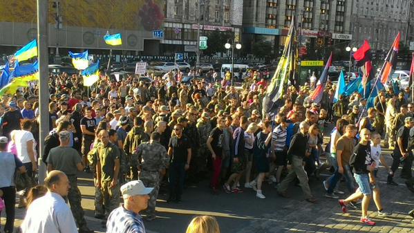 Марш "Правого сектора" собрал около тысячи человек в Киеве (ФОТО)