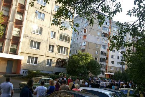 Неизвестные захватили заложников во Львове (ФОТО)