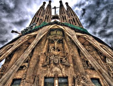 Храм Святого Семейства в Барселоне - самый удивительный долгострой (ВИДЕО)