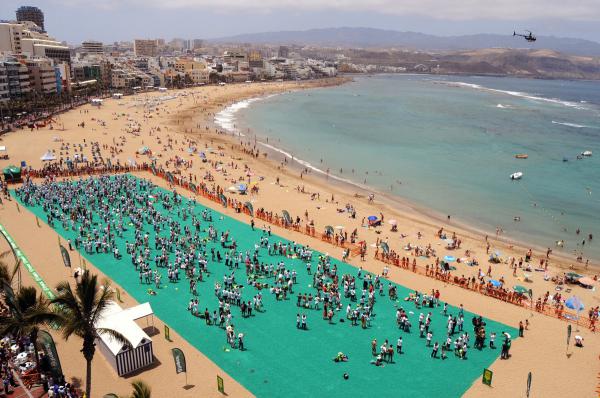 В Испании развернули самое большое пляжное полотенце (ФОТО)