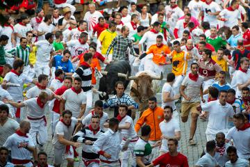 Традиционный забег с быками в Испании как всегда закончился печально (ВИДЕО)