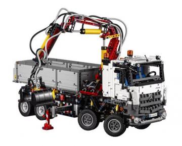 Автопроизводитель Mercedes-Benz и компания Lego создали новый чудо-конструктор (ФОТО)