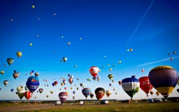Франция установила рекорд по количеству воздушных шаров в небе (ВИДЕО)