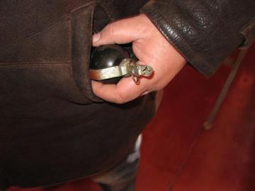 Взрослые разборки: одессит кинул гранату в оппонента
