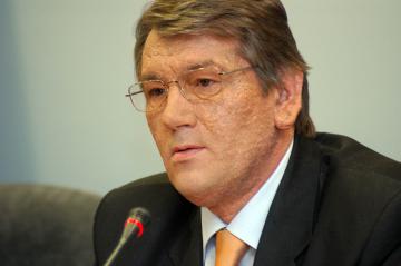 Ющенко выступил с инициативой увеличить полномочия Порошенко