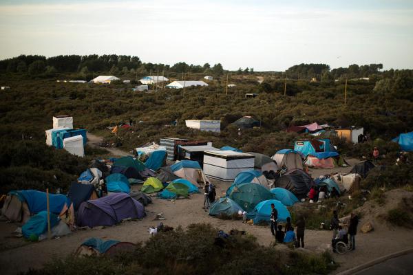 «Джунгли» у Евротоннеля. Тысячи мигрантов живут надеждой (ФОТО)