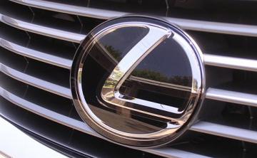 Обновленный внедорожник Lexus снял маскировку (ФОТО)