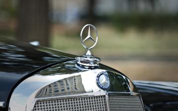 Mercedes-Benz стал лидером "немецкой тройки"