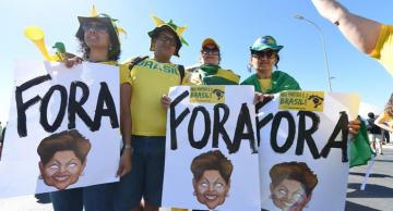 В Бразилии проходят массовые протесты против власти