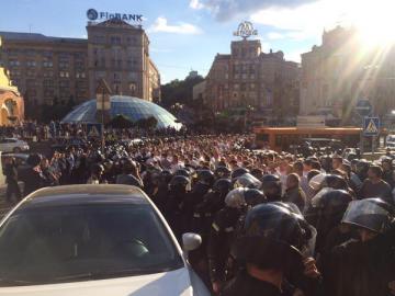 Под горячую руку: во время разборок футбольных фанатов в Киеве пострадал депутат