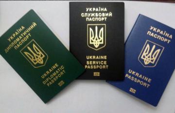 У Николая Азарова отобрали паспорт