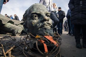 Власти первой столицы Украины хотят сохранить несколько памятников Ленину