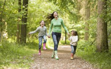 Прогулки на свежем воздухе – лекарство от старения