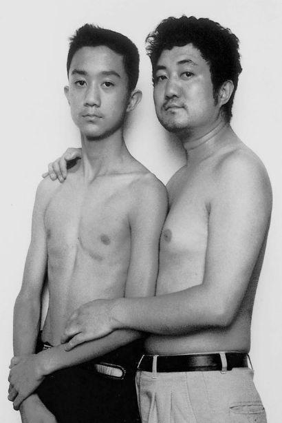 Отец и сын фотографировались на протяжении 30 лет (ФОТО)