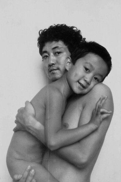 Отец и сын фотографировались на протяжении 30 лет (ФОТО)