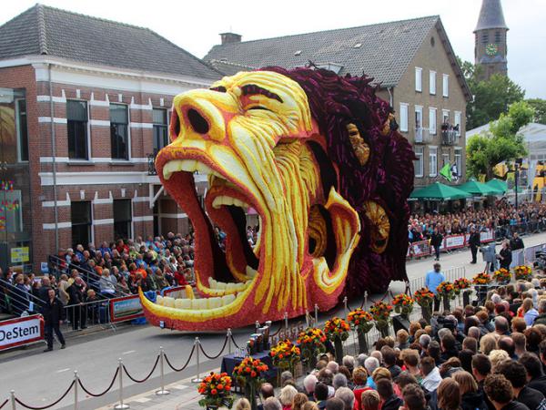 В Голландии состоялся ежегодный фестиваль цветочных скульптур (ФОТО)