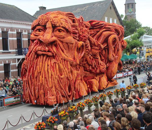 В Голландии состоялся ежегодный фестиваль цветочных скульптур (ФОТО)