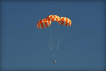 NASA испытало экстремальную посадку капсулы Orion (ВИДЕО)